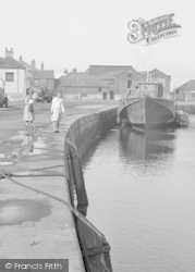 Wells-Next-The-Sea, The Quay, Descrying Fish 1950, Wells-Next-The-Sea