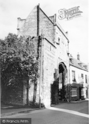 The Ancient Gatehouse 1963, Wells