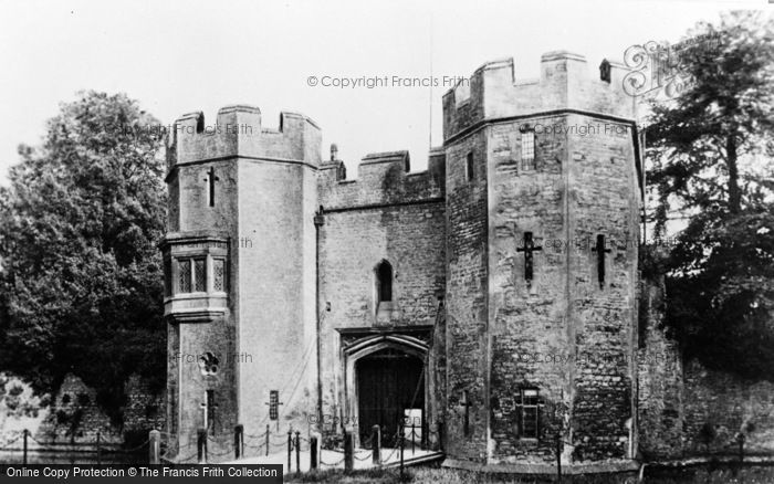 Photo of Wells, The Drawbridge, Bishop's Palace c.1910