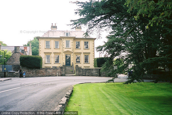 Photo of Wells, The Liberty, Claver Morris' House 2004