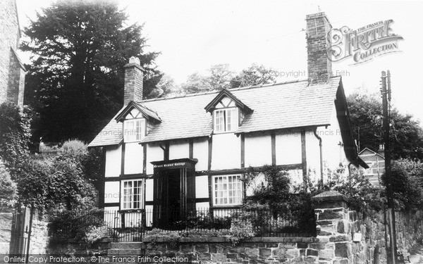 Photo of Welshpool, Grace Evan's Cottage c.1965