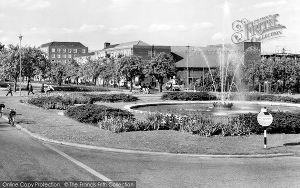 Photo of Welwyn Garden City, Parkway c.1960