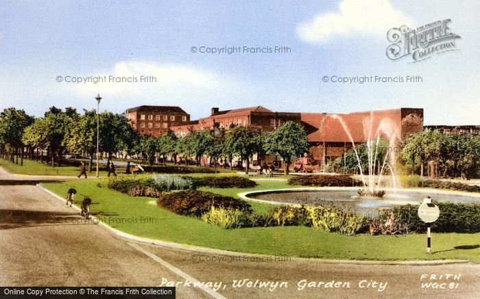 Photo of Welwyn Garden City, Parkway c.1960