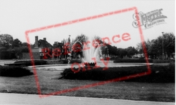 The Fountain And Parkway c.1965, Welwyn Garden City