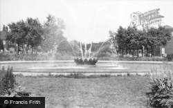 The Fountain c.1955, Welwyn Garden City