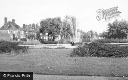 The Fountain c.1955, Welwyn Garden City