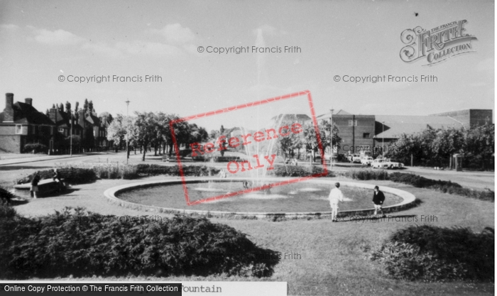 Photo of Welwyn Garden City, The Fountain c.1960