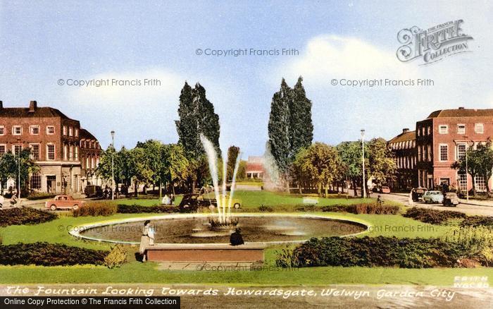 Photo of Welwyn Garden City, The Fountain c.1960