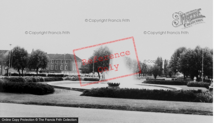 Photo of Welwyn Garden City, The Fountain c.1965