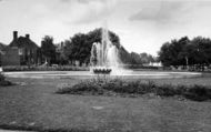 The Fountain, Parkway c.1955, Welwyn Garden City