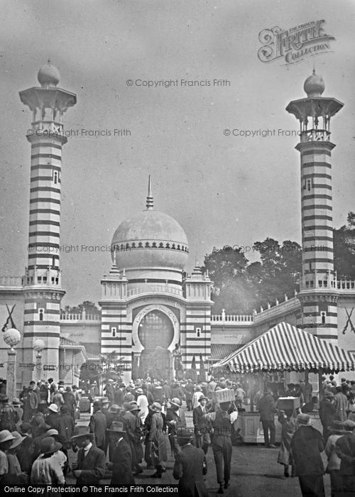 Photo of Wembley, British Empire Exhibition, Malaya Pavilion 1924