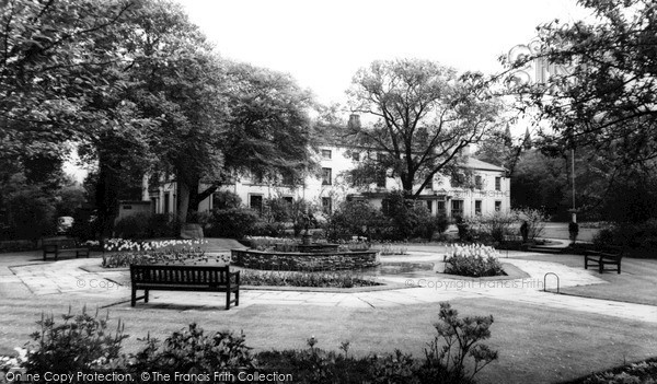 Photo of West Bromwich, Memorial Gardens c.1965
