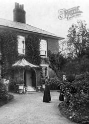 Women At Gibbruns Croft 1907, West Clandon