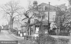 Lilley Lane Junction Shop 1937, West Heath