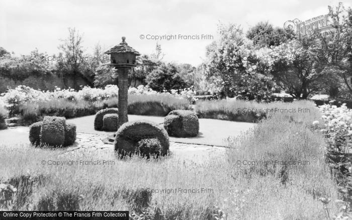 Photo of West Horsley, West Horsely Place Garden c.1939