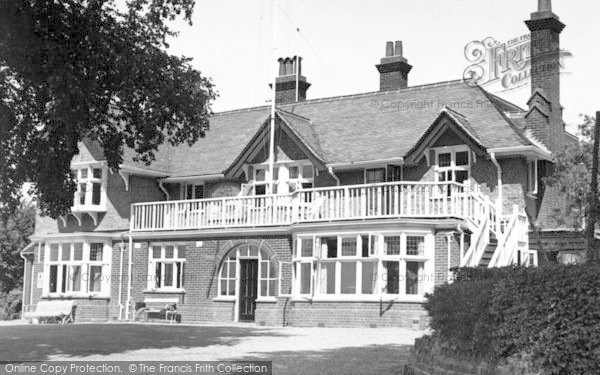 Photo of West Mersea, Victory Hotel c.1950