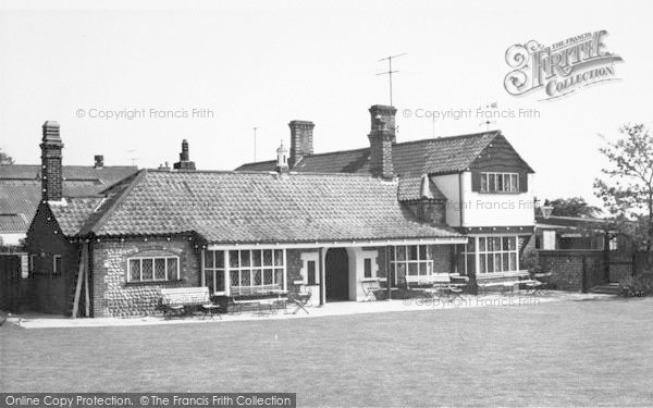 Photo of West Runton, The Village Inn c.1960