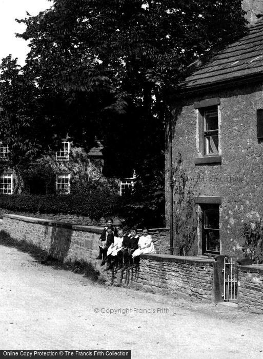 Photo of West Witton, Children By Heifer Inn 1911