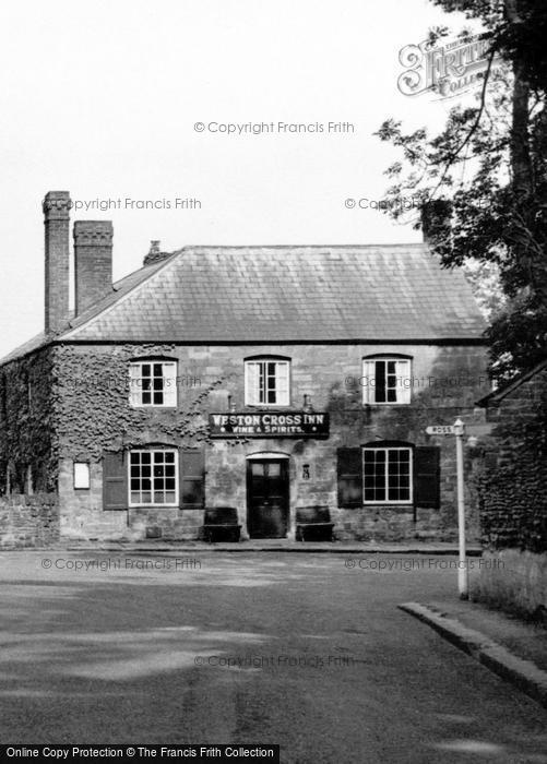 Photo of Weston Under Penyard, The Weston Cross Inn c.1965
