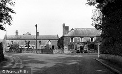 Weston Cross Inn c.1965, Weston Under Penyard