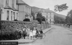 Nelson Road, Children 1920, Westward Ho!