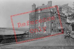 The Royal Hotel 1907, Westward Ho!
