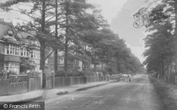 Oatlands Avenue 1906, Weybridge