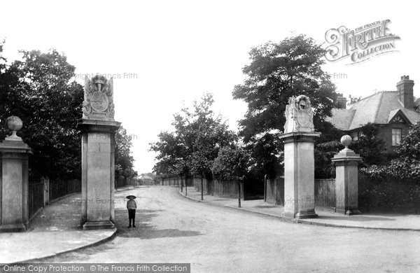 Photo of Weybridge, Portmore Gateway 1903