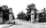 Weybridge, Portmore Gateway 1903