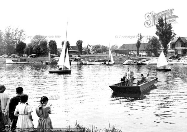 Photo of Weybridge, The Ferry, Shepperton Lock c.1955