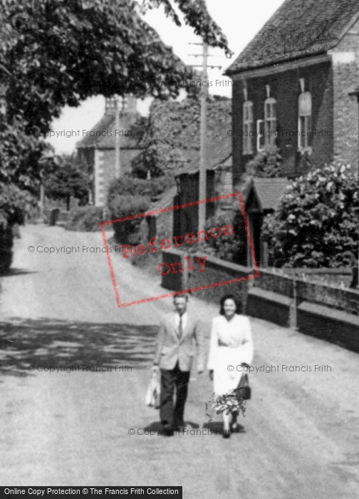 Photo of Wheaton Aston, Couple In Long Street 1952