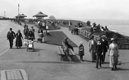 A Sunday Stroll 1913, Whitby