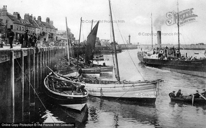 Photo of Whitby, Harbour 1913