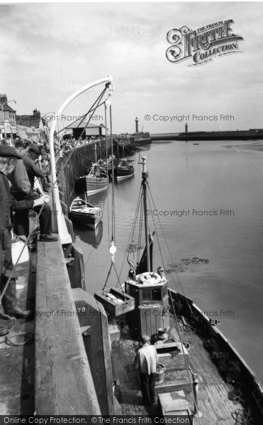 Photo of Whitby, Landing The Catch c.1960
