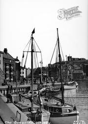 The Quayside c.1950, Whitby