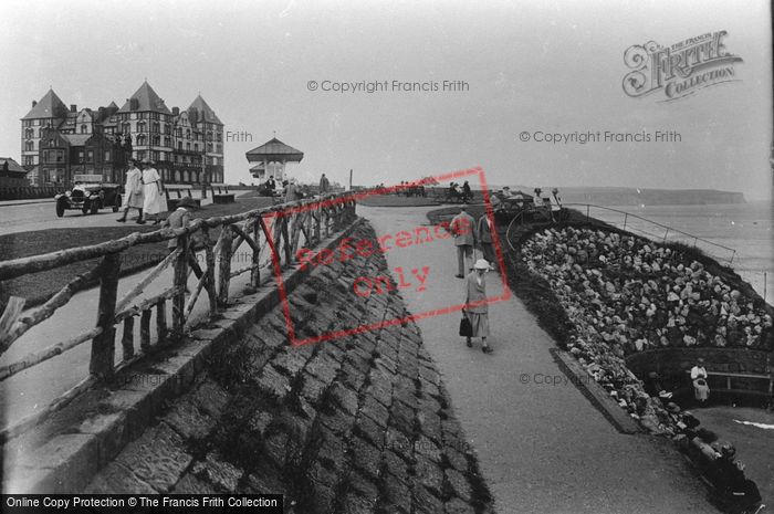 Photo of Whitby, West Cliff 1923