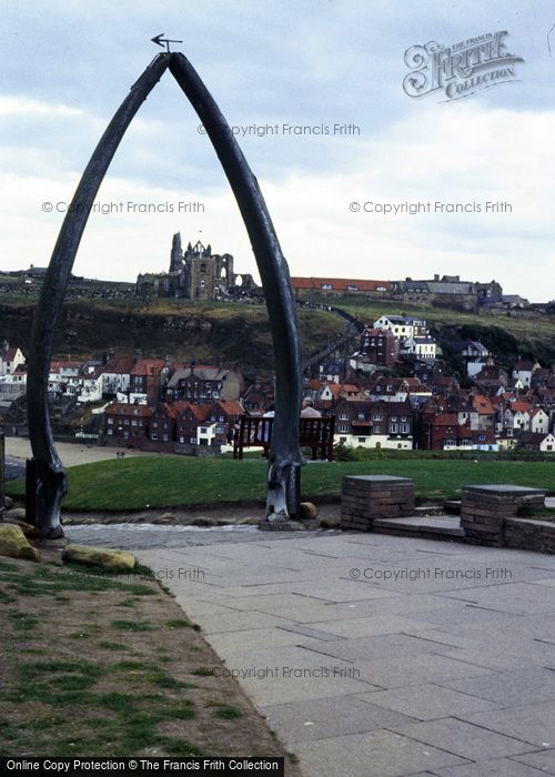 Photo of Whitby, Whalebone Arch, West Cliff 1989