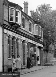 Whitchurch, At The Village Shop c.1955, Whitchurch-on-Thames