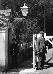 Whitchurch, Old Toll Gate 1910, Whitchurch-on-Thames