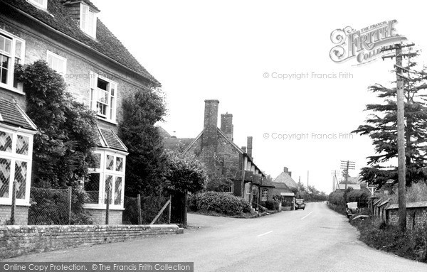 Photo of Whiteparish, Bunkers Hill c.1945