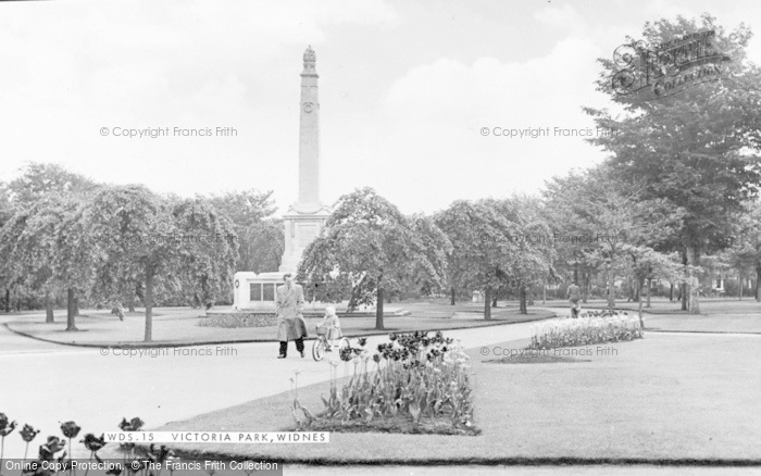Photo of Widnes, Victoria Park c.1955