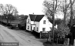 The Railway Tavern c.1955 , Willoughby