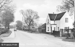 The Railway Tavern c.1955, Willoughby