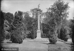 Park, The Column 1919, Wilton