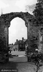 The Square Through The Old Archway c.1955, Wilton