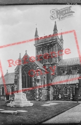 Wimborne, Minster, North Transept And War Memorial 1923, Wimborne Minster