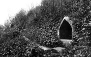 Winchelsea, Queen Elizabeth's Well 1906