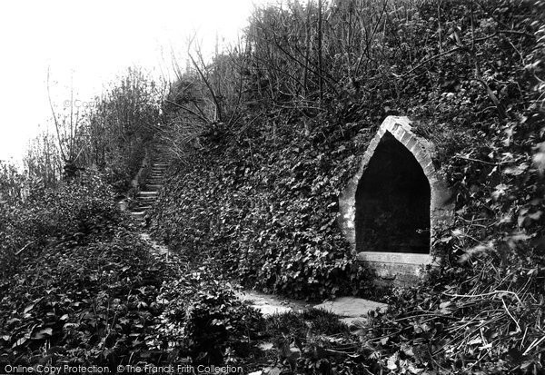 Photo of Winchelsea, Queen Elizabeth's Well 1906