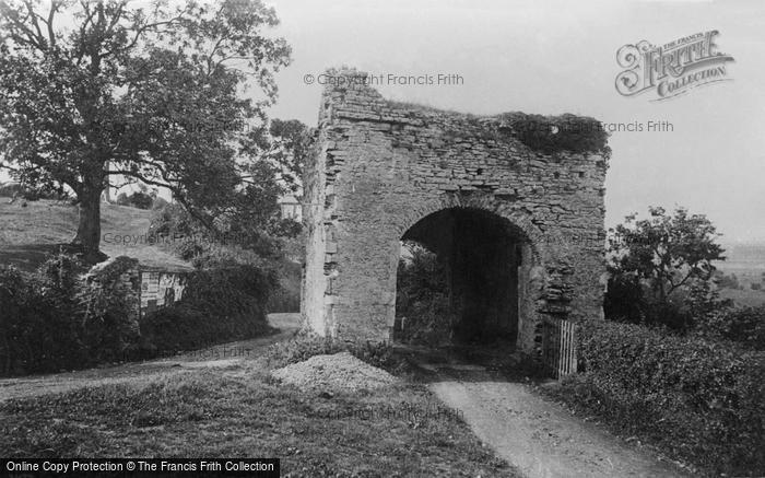 Photo of Winchelsea, The Pipewell Gate 1888
