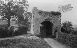 The Pipewell Gate 1888, Winchelsea